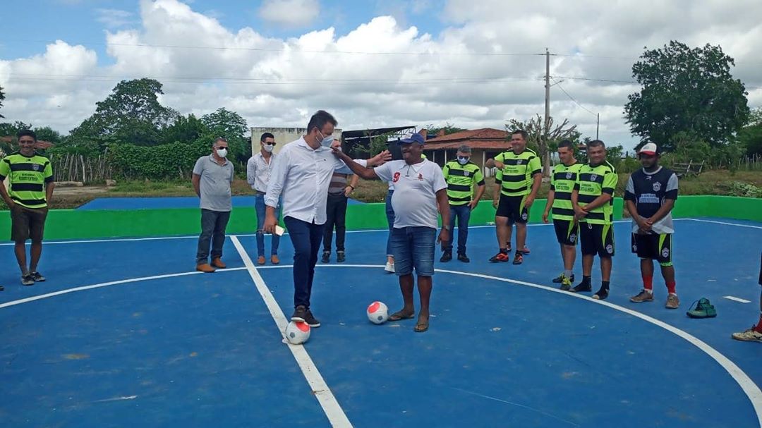 Prefeito Alberto Ferreira entrega quadra de esportes na Comunidade da Estação
