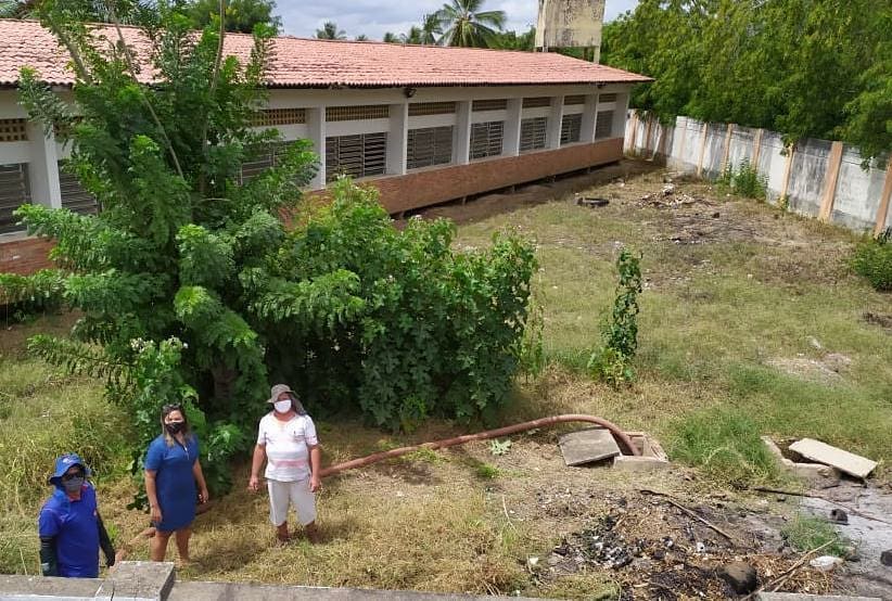 Limpeza das fossas da ECIT Otávia Silveira