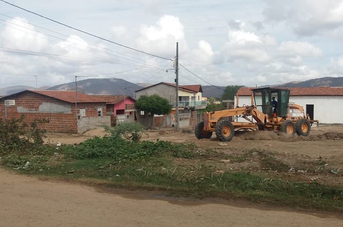 Prefeitura realiza serviço de limpeza urbana