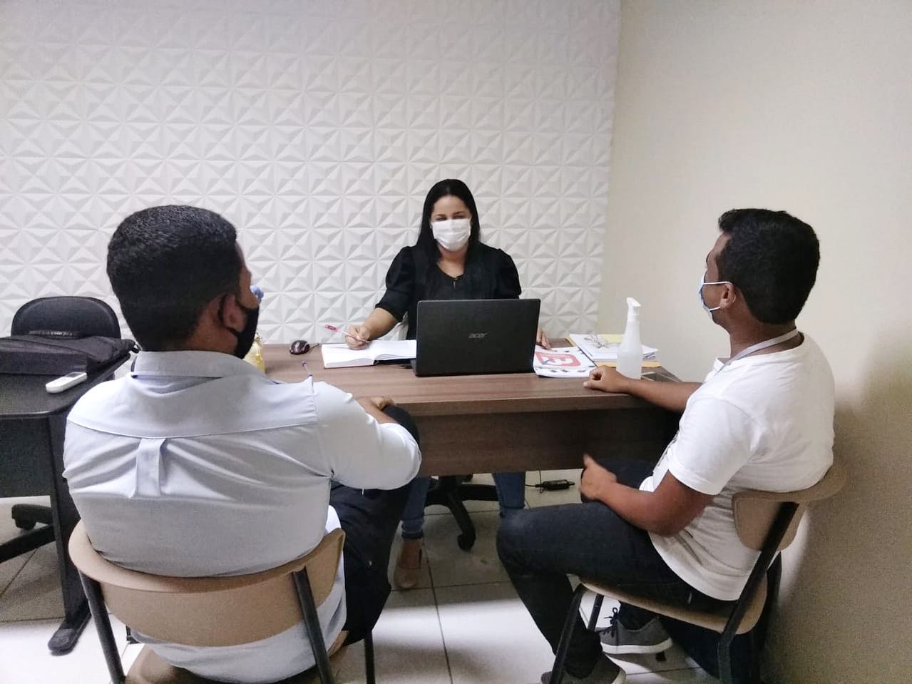 Secretaria de Ação Social recebe visita de representantes da Microlins
