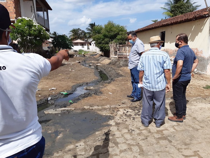 Prefeito visita obras e serviços em execução no município