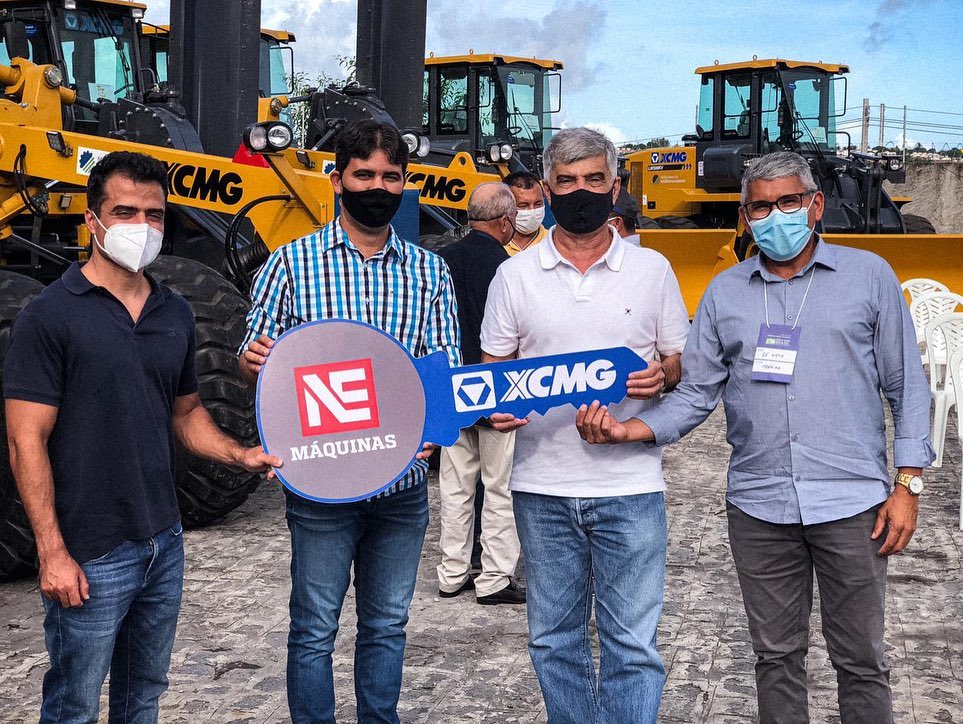 Município recebe Máquina PC Escavadeira do MDR