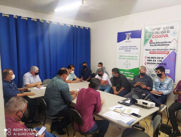 Reunião discute criação de centro de tratamento para resíduos sólidos
