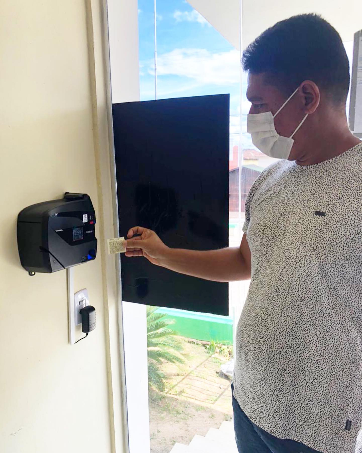 Prefeitura realiza implantação de pontos eletrônicos em todas as repartições públicas