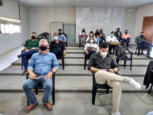 Secretário de Articulação Política participa de reunião na sede do COGIVA representando o município