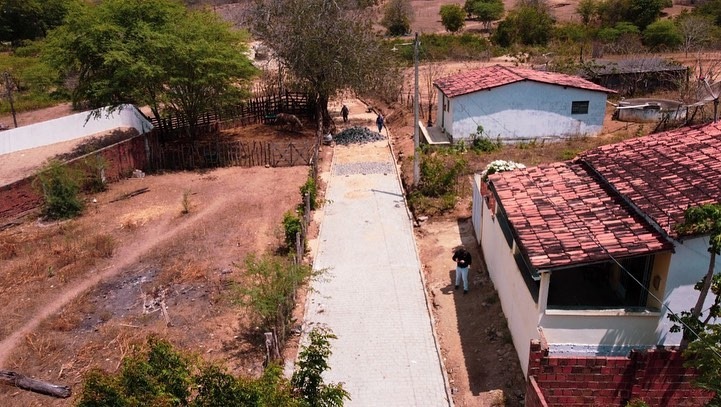 Prefeitura realiza revitalização no trecho que dá acesso à ponte do Camurim