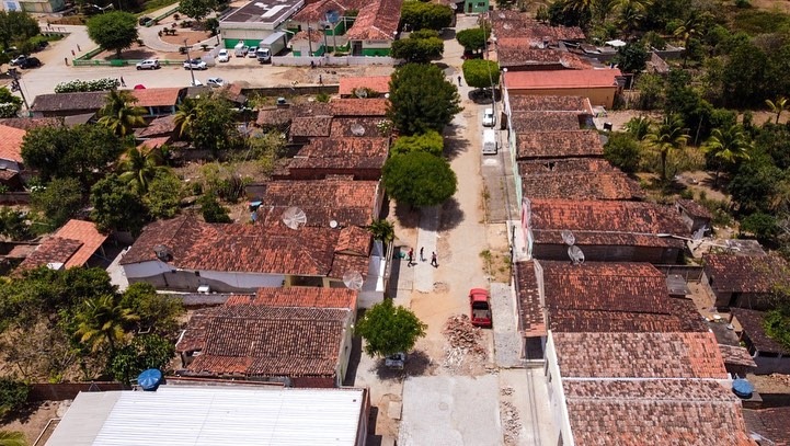 Prefeitura realiza revitalização no calçamento do bairro da Várzea