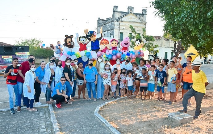 Prefeitura, através da Secretaria de Ação Social, realiza distribuição de doces e guloseimas para as crianças do município
