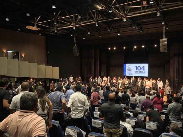 Representantes do município participam de evento para assinatura de convênio com o Governo do Estado