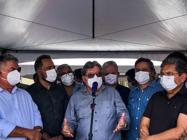 Governador da Paraíba participa de entrega oficial de ponte e asfalto