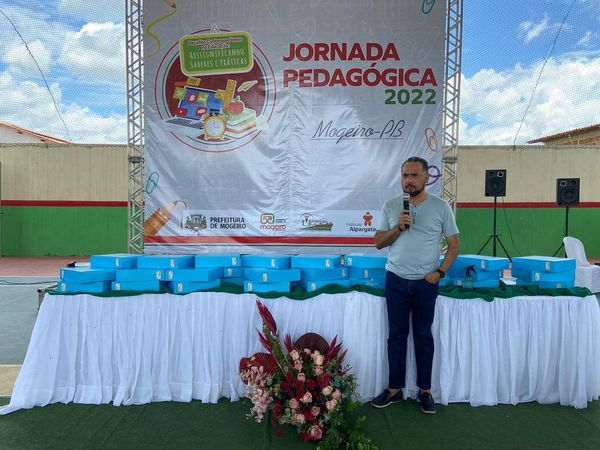 Professores da rede municipal de ensino recebem Chromebook