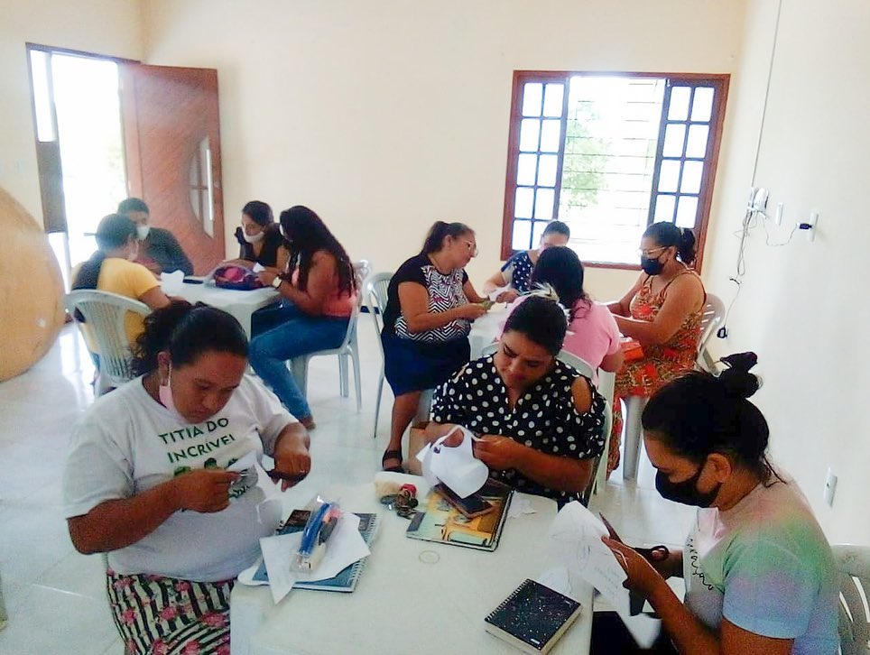Prefeitura realiza curso de Flores Artificiais