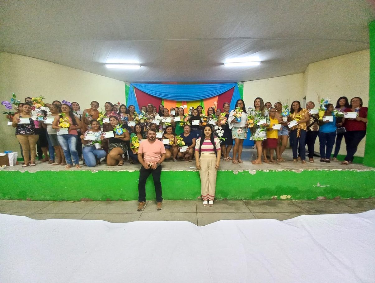 Prefeitura promove curso presencial de Flores Artificiais