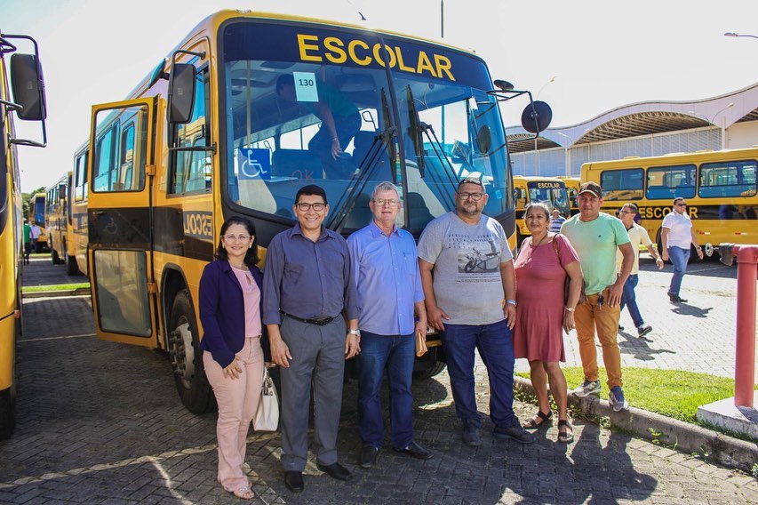 Prefeitura recebe novo ônibus escolar