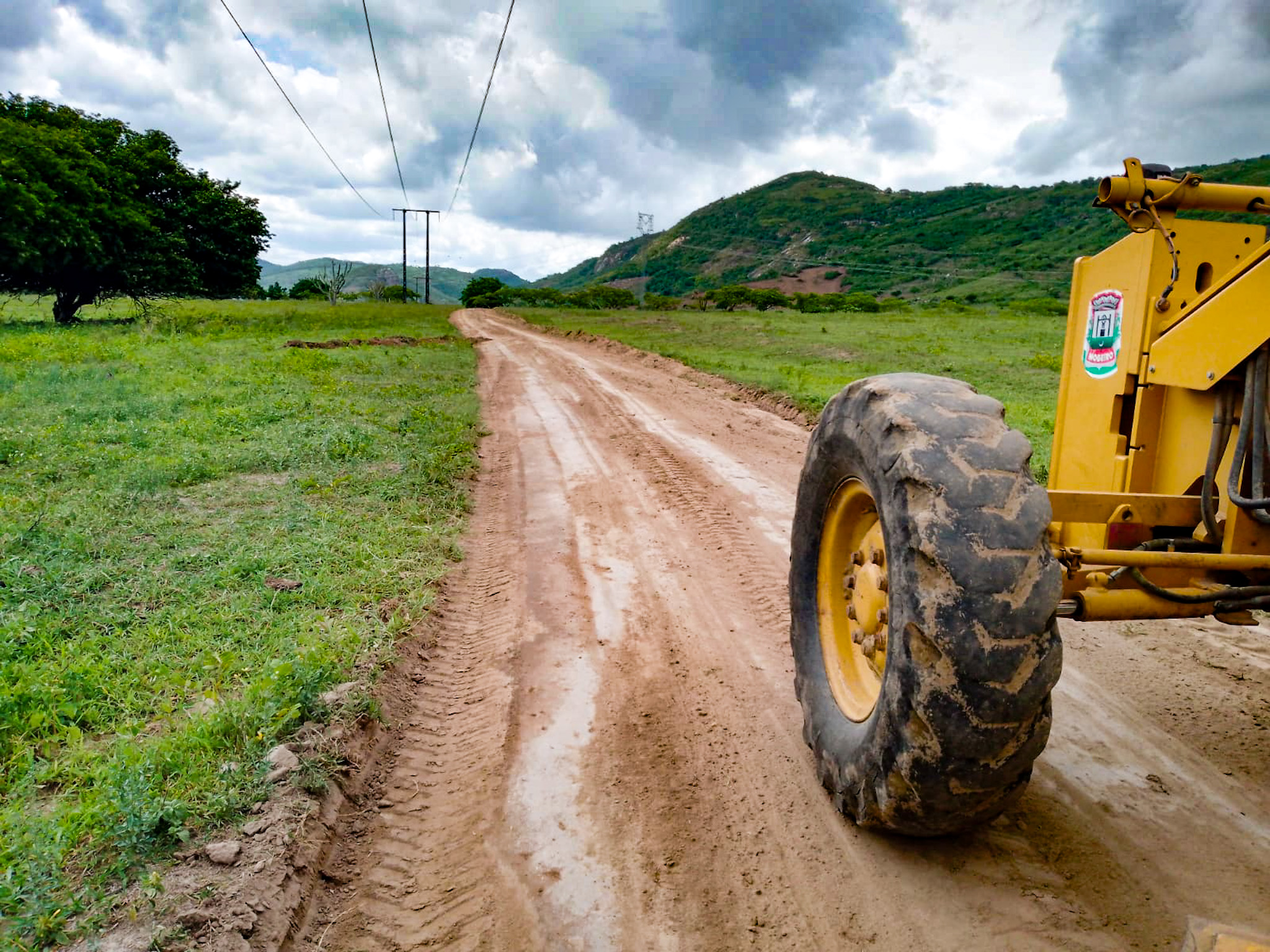 Prefeitura realiza intervenções e melhorias em estradas vicinais