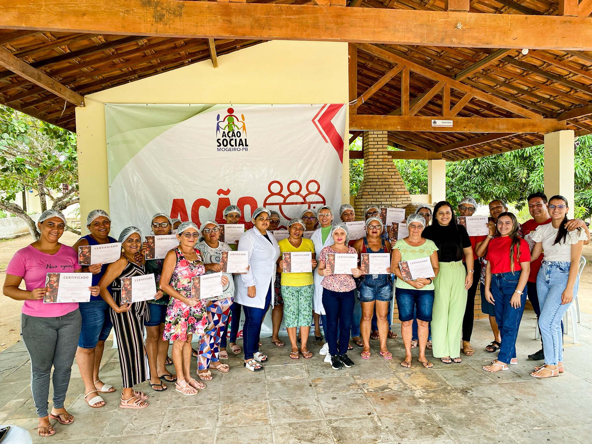 Curso de Ovos Artesanais de Chocolate e Trufas é finalizado com entrega de certificados