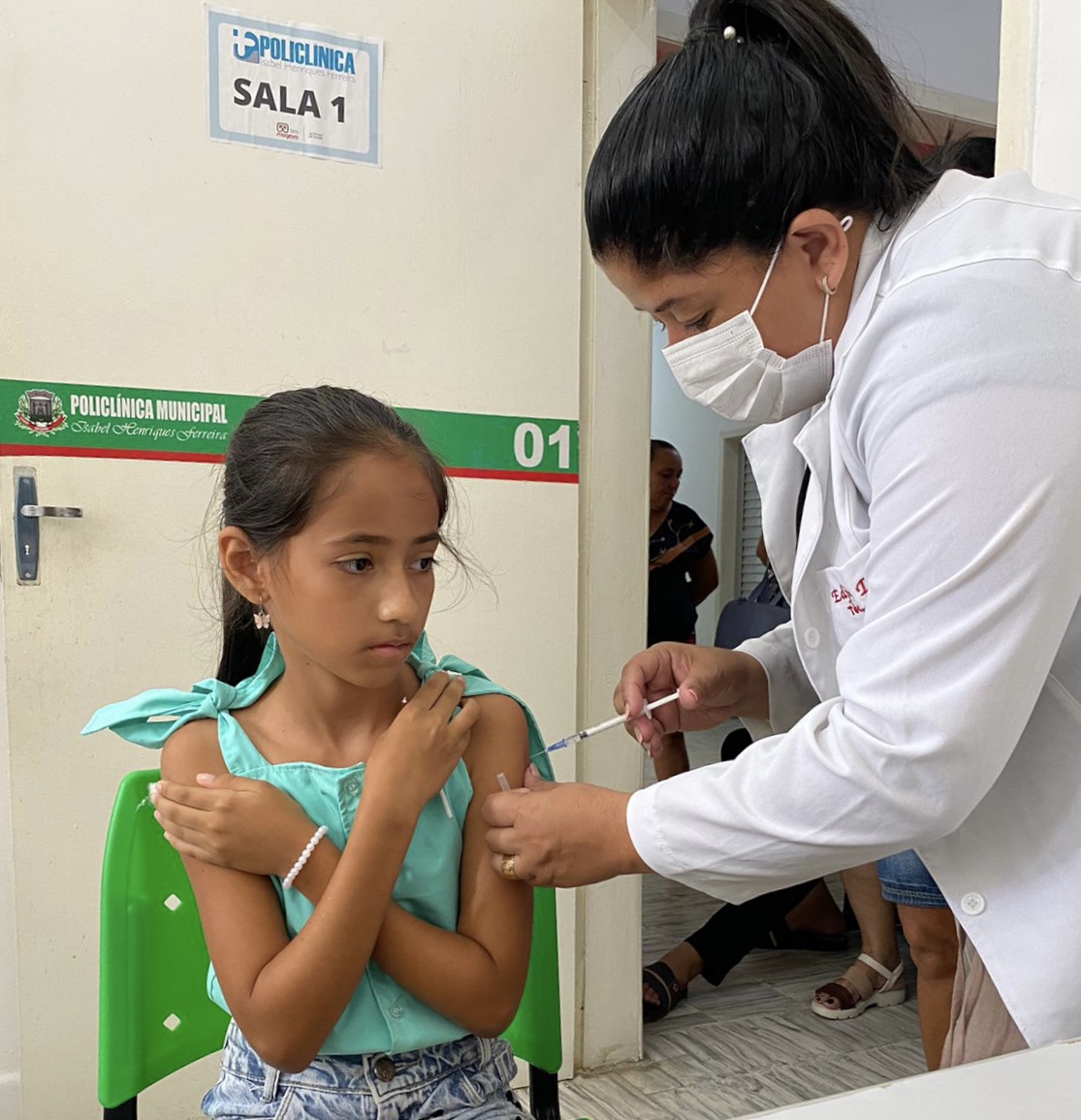 Mogeiro aplica mais de mil doses de vacinas no sábado, do dia D