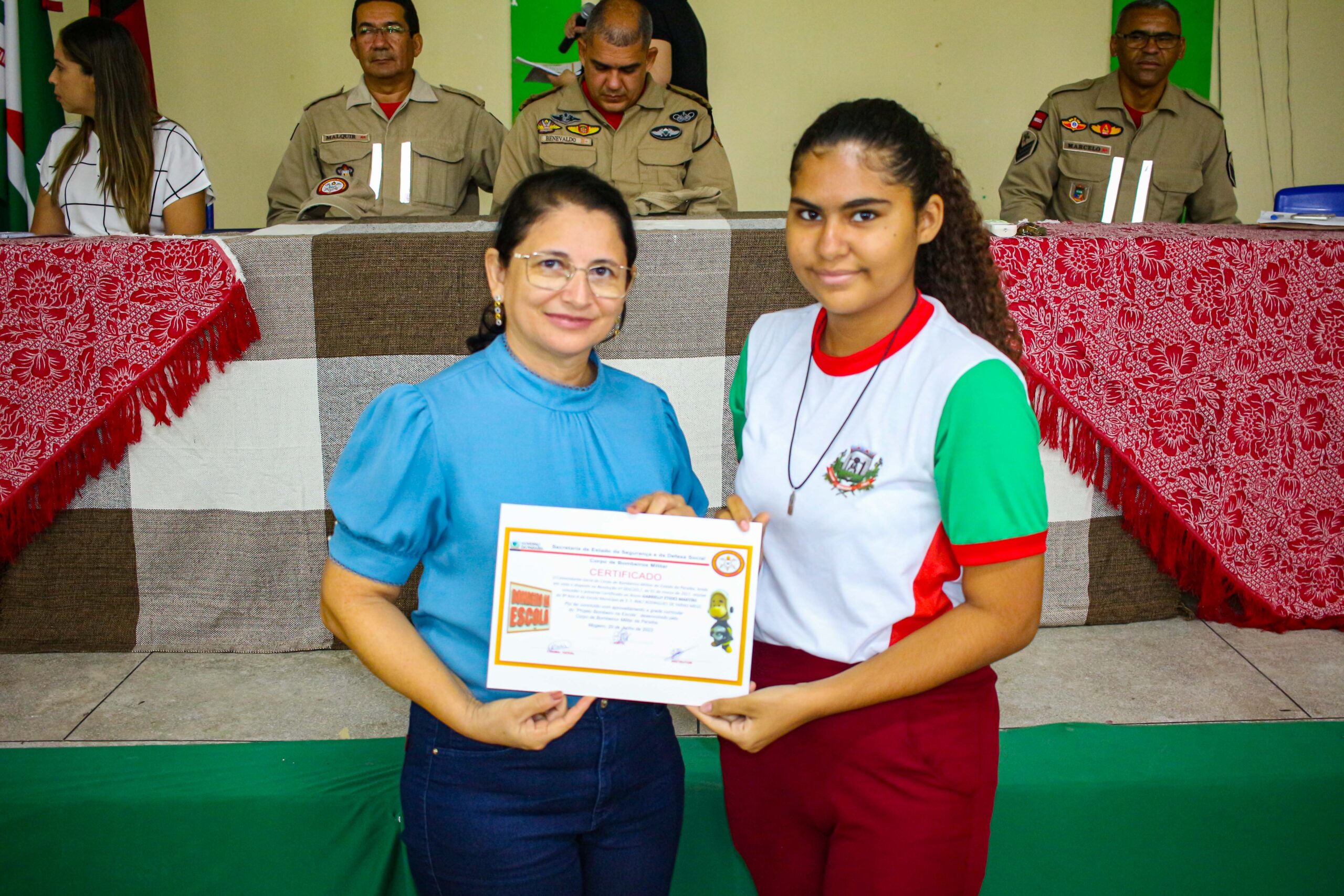 Alunos da Escola Iraci Rodrigues recebem certificados de participação do Projeto Bombeiros na Escola