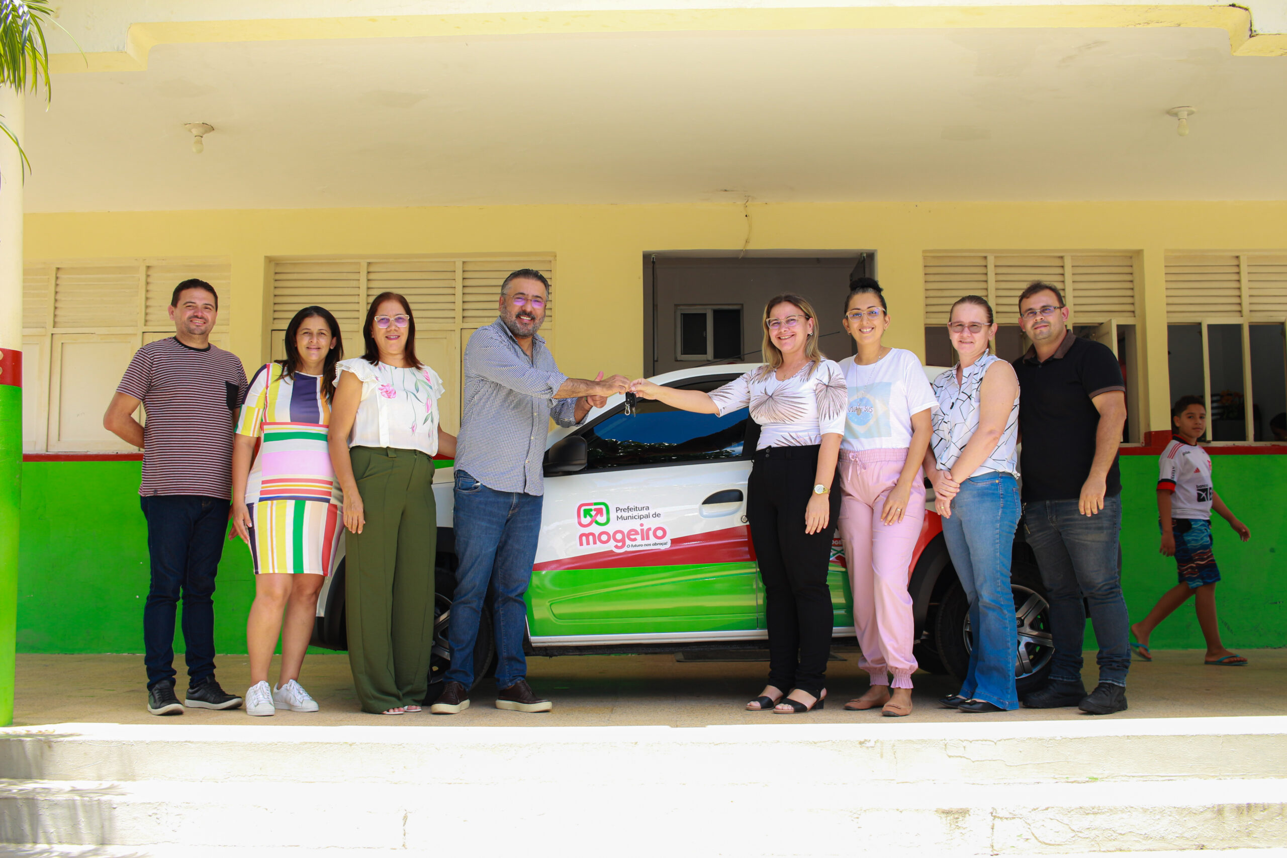 Prefeito Antonio Ferreira realiza entrega de veículo 0km para o setor de Atenção Básica