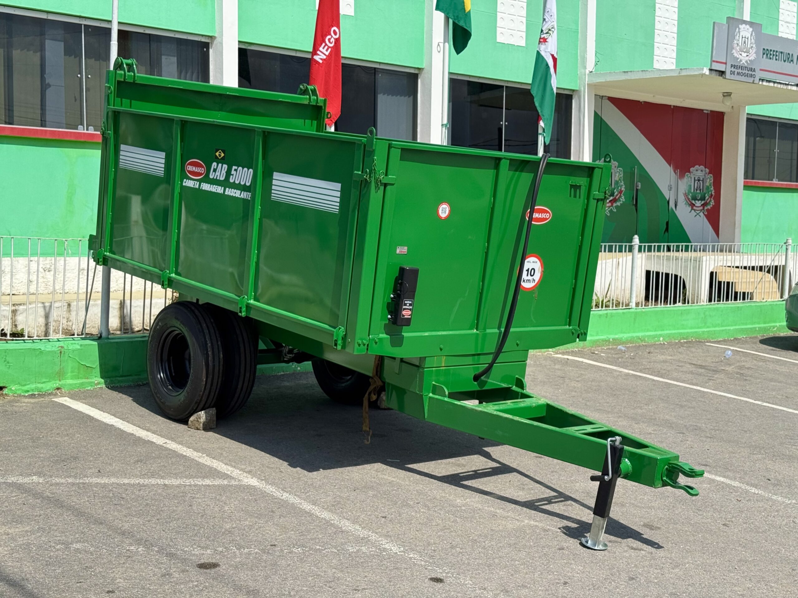 Mogeiro recebe nova carreta basculante para fortalecer agricultura